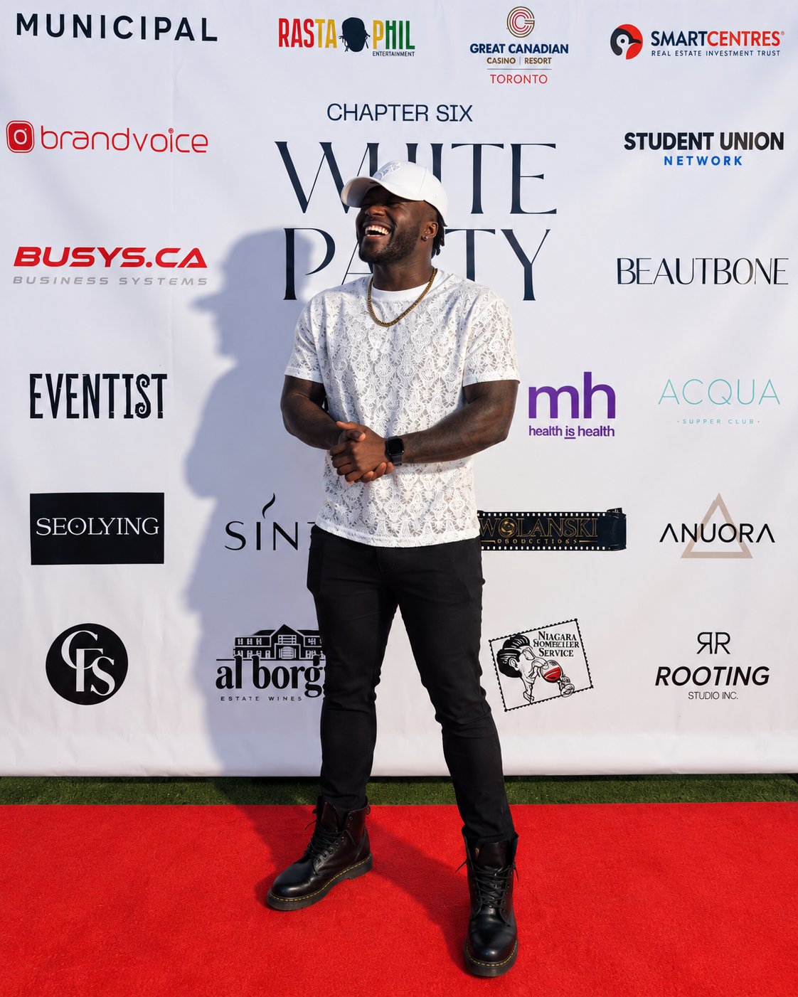 ELLI laughing on the red carpet